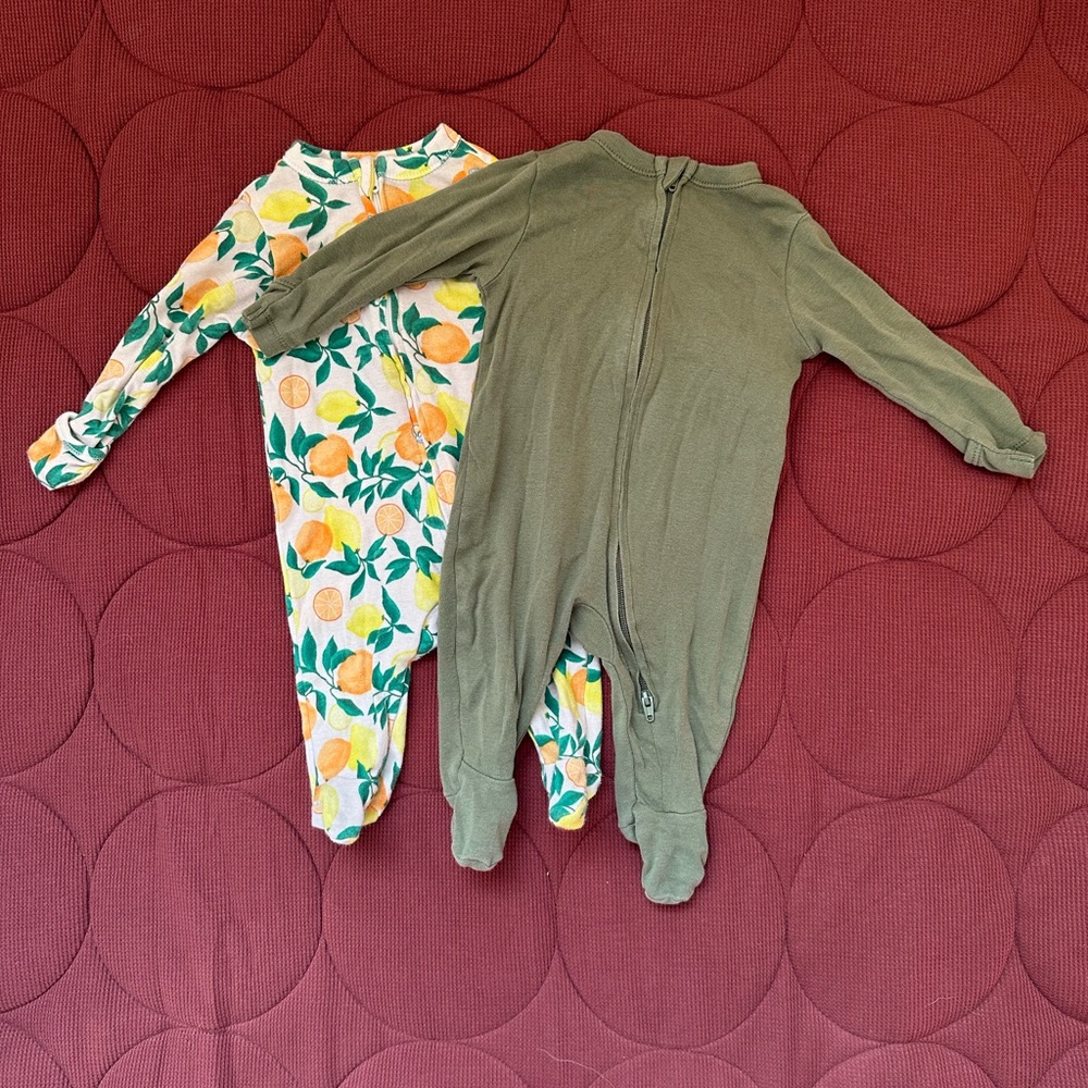 Old navy footie 0-3 month